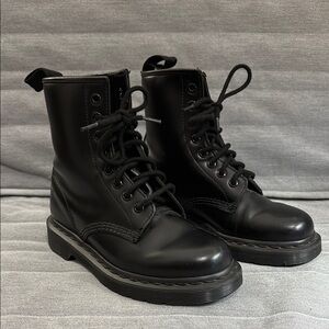 Jr/small Dr. Martens - 8 hole, US size 5
